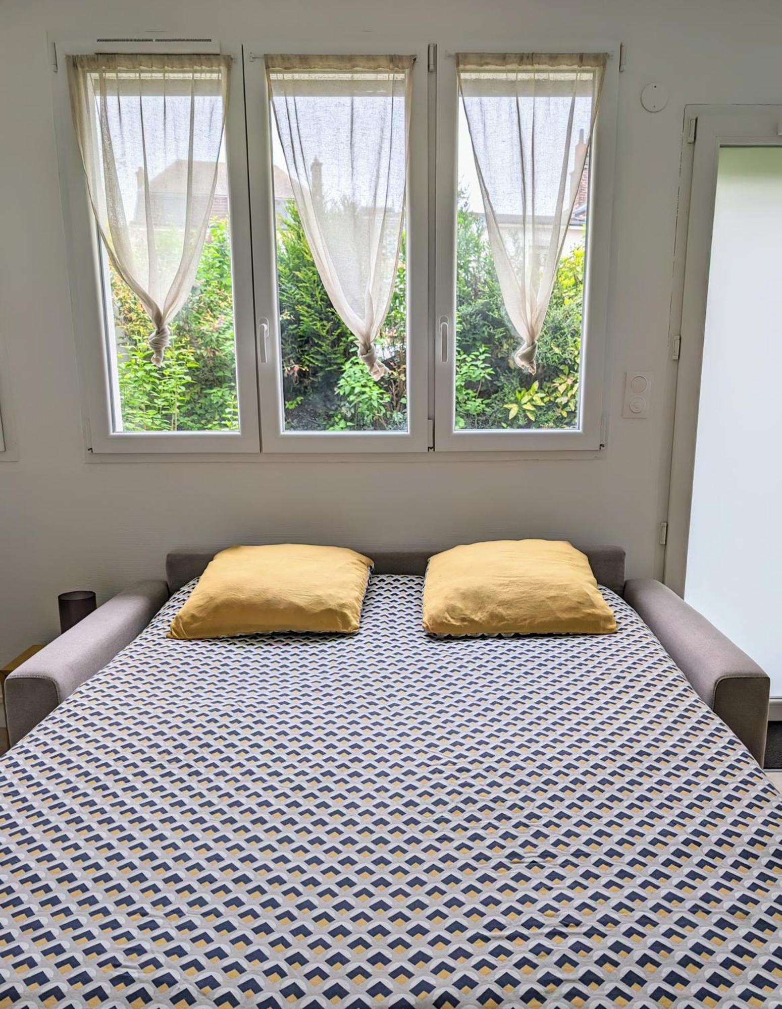 Stockholm- Studio Serenite Avec Jardin Шарлевиль-Мезьер Экстерьер фото