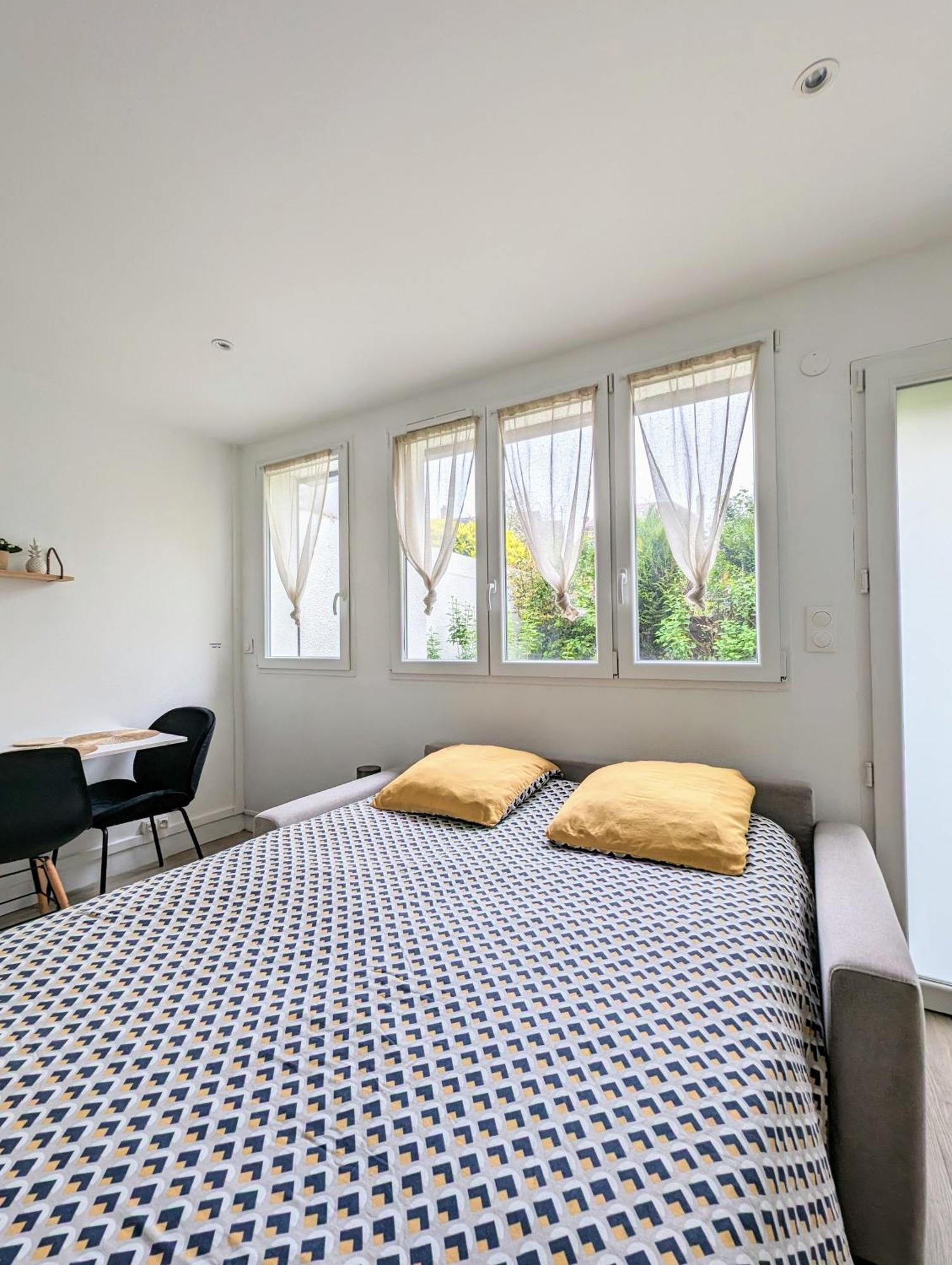 Stockholm- Studio Serenite Avec Jardin Шарлевиль-Мезьер Экстерьер фото